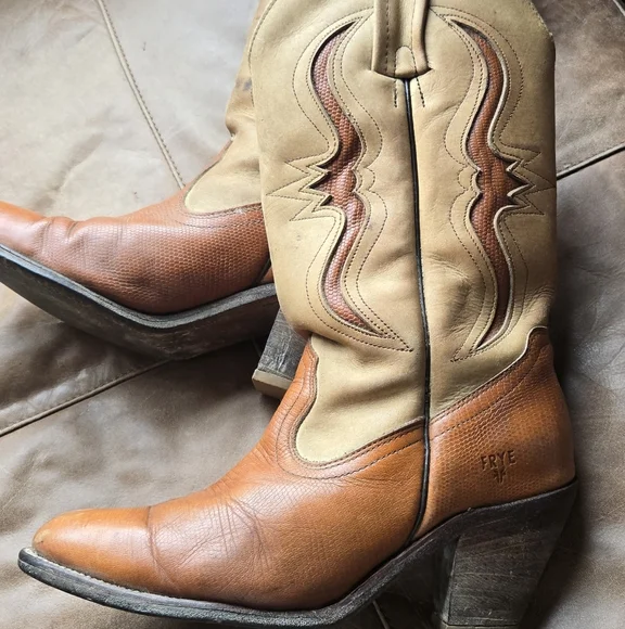Vintage Frye Cowboy boots size 9B - Picture 3 of 15